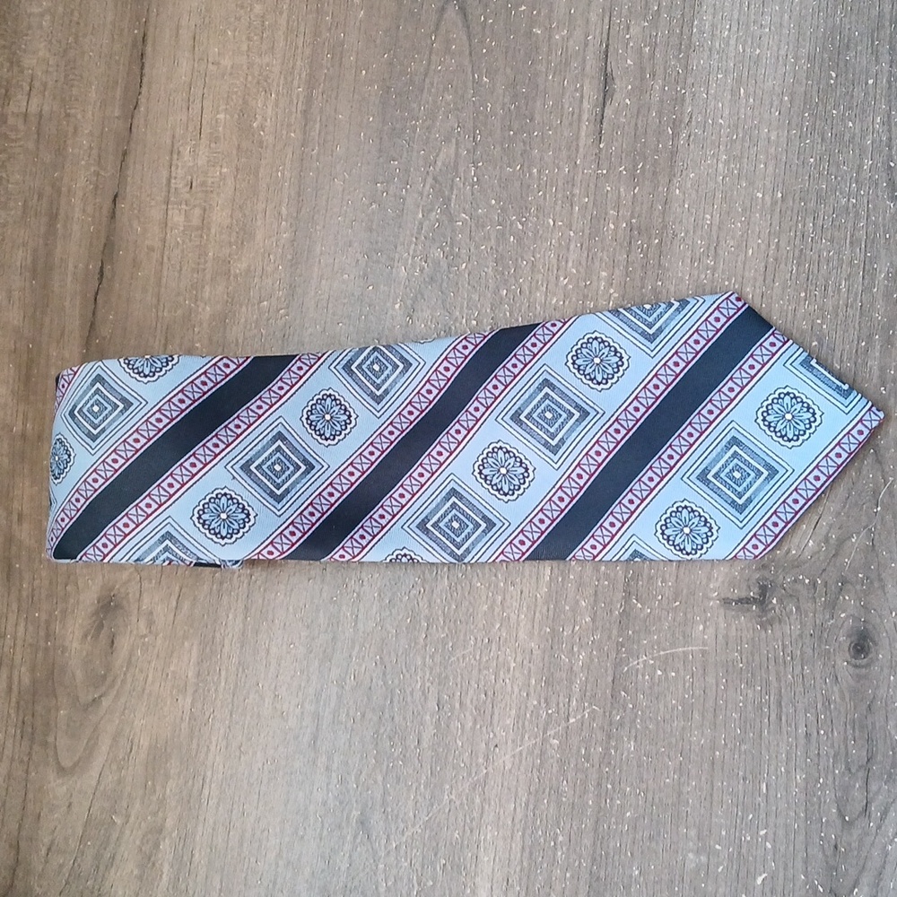 Vintage Americana Blue Geometric Print Tie With Stripes